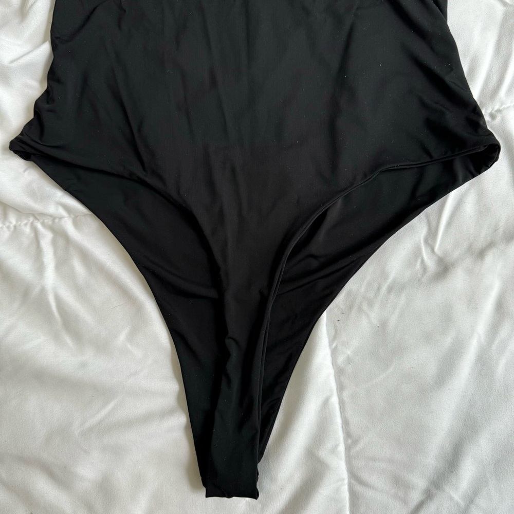 SLA The Label Black V-Neck Bodysuit - Size Large - Picture 6 of 8